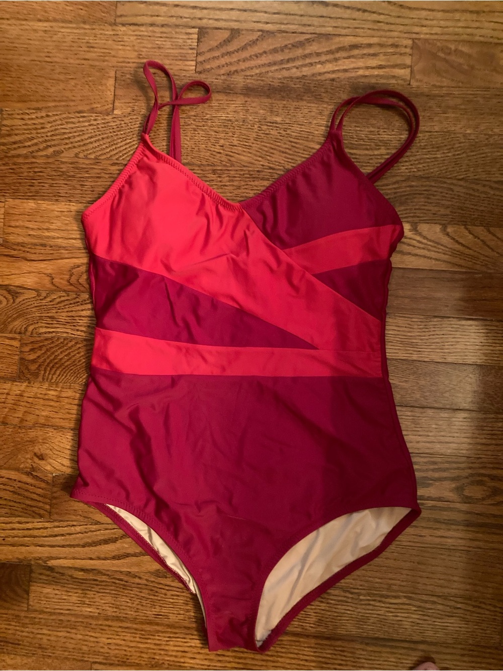 Jessica Rey Colorblock One-Piece Swimsuit red size large